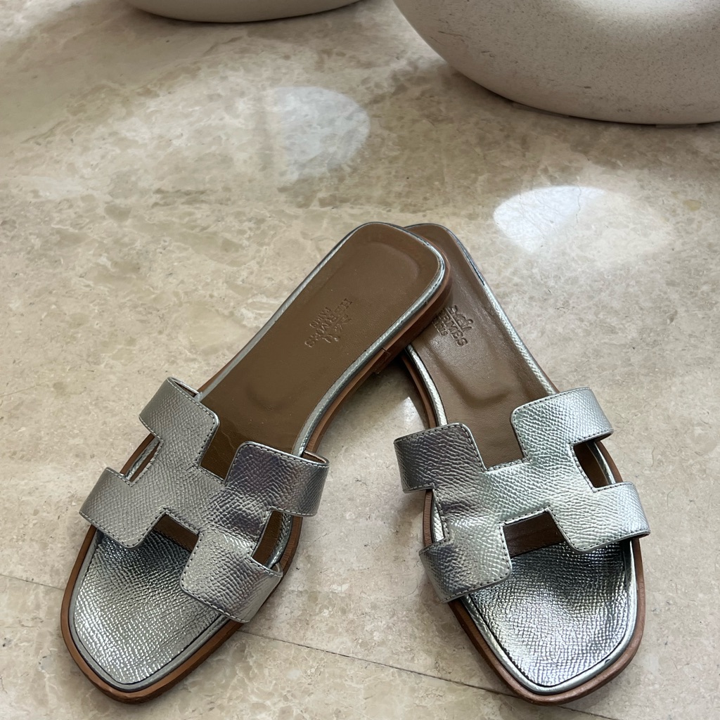 Hermes Oran Sandals! Worn But In Great Condition. Beautiful Color